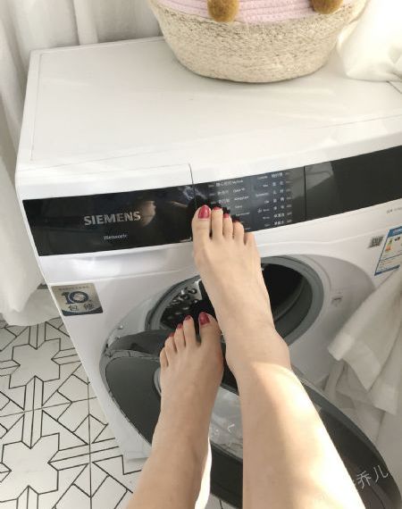 两个上面一个吃下边电影