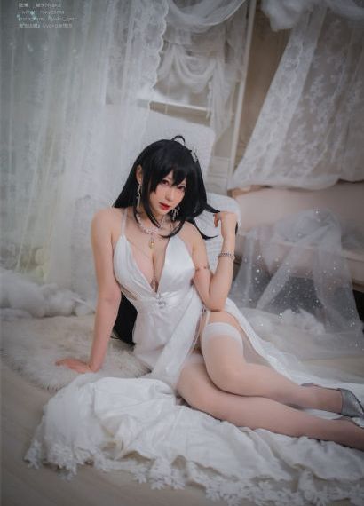 年轻的邻居少妇